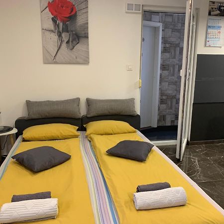 Studio Dama Blizina Amfiteatra I Bus Kolodvora ,Besplatan Privatni Parking,Self-Check- In Pula Exteriör bild
