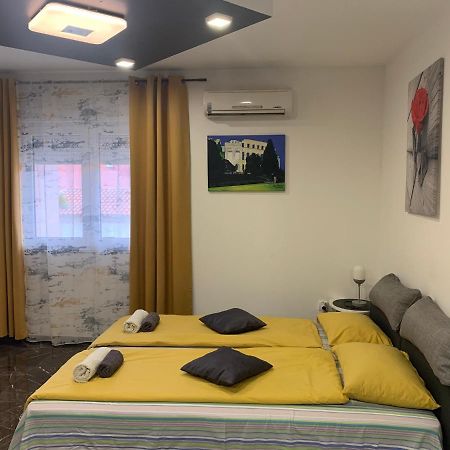 Studio Dama Blizina Amfiteatra I Bus Kolodvora ,Besplatan Privatni Parking,Self-Check- In Pula Exteriör bild