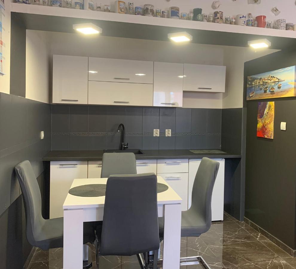 Studio Dama Blizina Amfiteatra I Bus Kolodvora ,Besplatan Privatni Parking,Self-Check- In Pula Exteriör bild