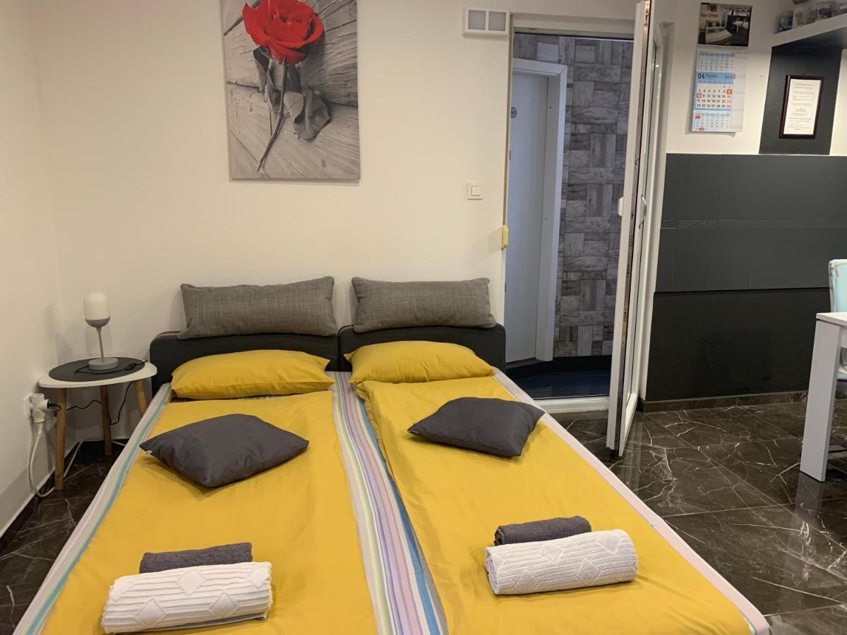 Studio Dama Blizina Amfiteatra I Bus Kolodvora ,Besplatan Privatni Parking,Self-Check- In Pula Exteriör bild