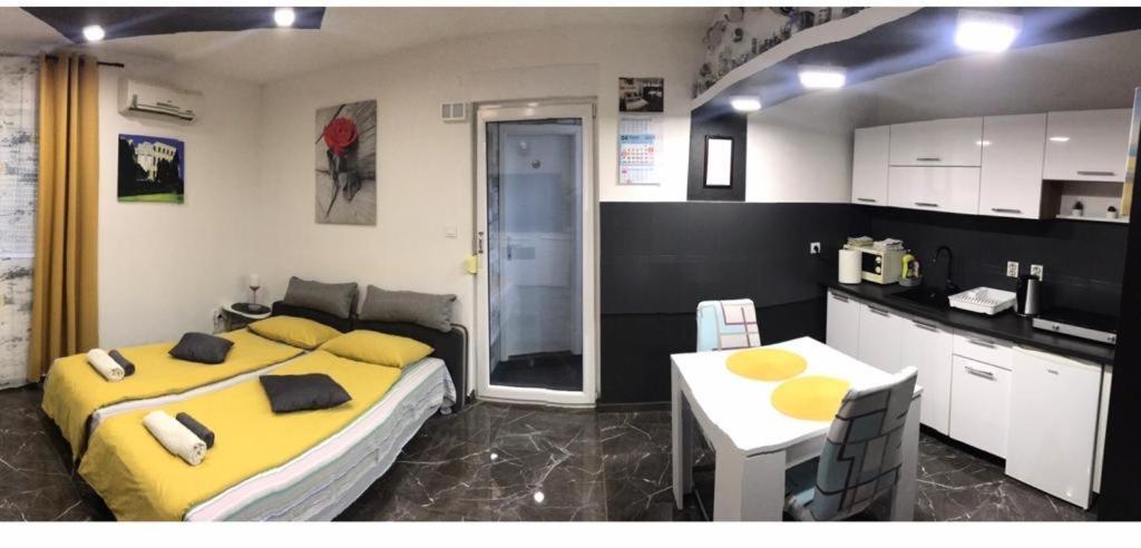 Studio Dama Blizina Amfiteatra I Bus Kolodvora ,Besplatan Privatni Parking,Self-Check- In Pula Exteriör bild