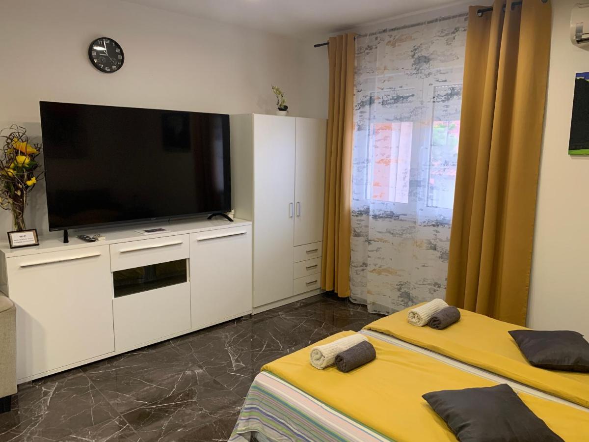 Studio Dama Blizina Amfiteatra I Bus Kolodvora ,Besplatan Privatni Parking,Self-Check- In Pula Exteriör bild