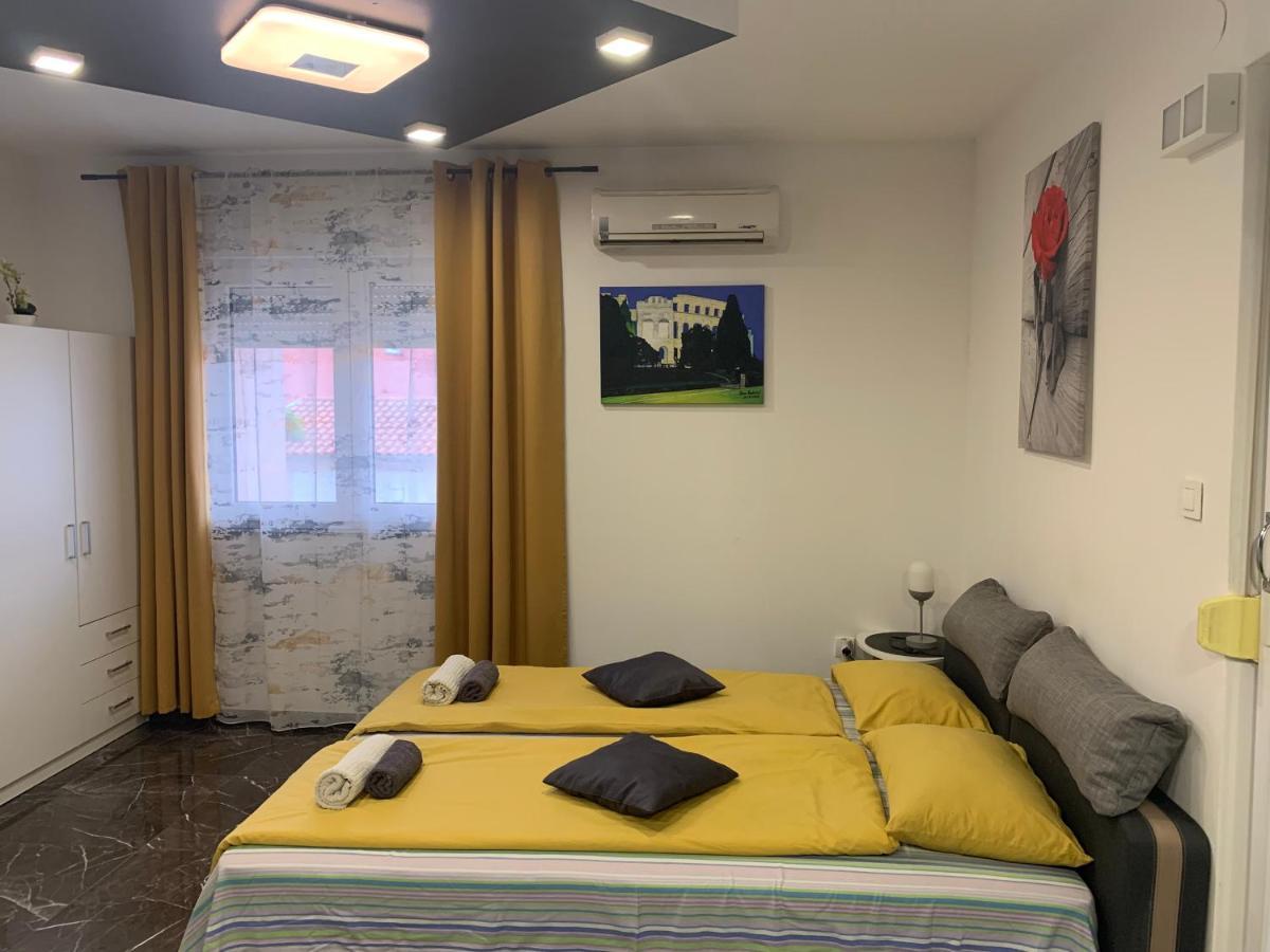 Studio Dama Blizina Amfiteatra I Bus Kolodvora ,Besplatan Privatni Parking,Self-Check- In Pula Exteriör bild